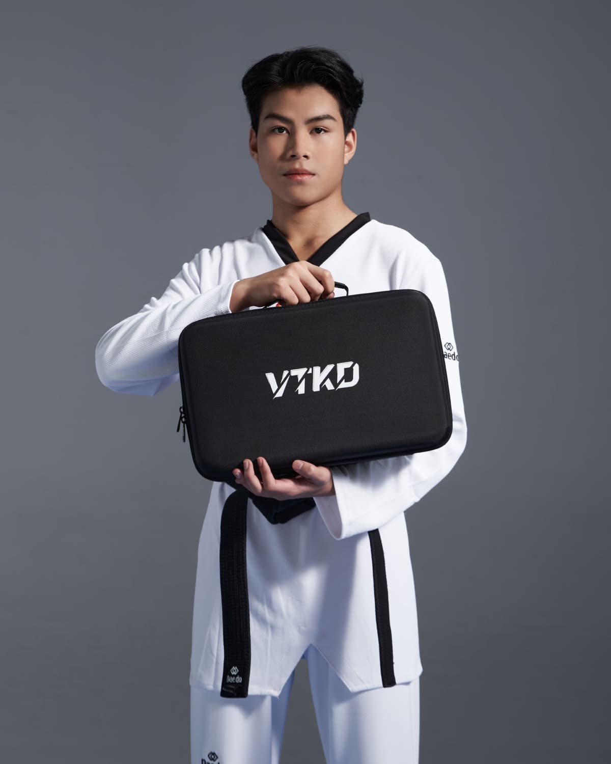 Athelete holding the VTKD Bundle